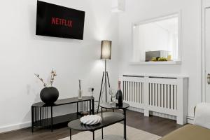 Warm and Cosy Home at L6 Sleeps 5