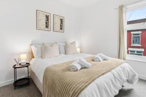 Warm and Cosy Home at L6 Sleeps 5