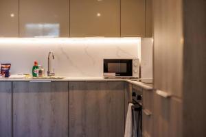 Beau Gite Poole - Moments from Waterfront Restaurants