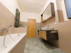 65m² Ferienwohnung zwischen Skiarena & Saunawelt