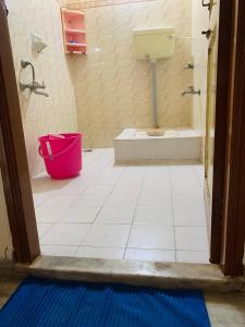 Luxury 2BHK, FullyFurnished home Near Airport Road