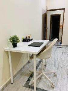 Luxury 2BHK, FullyFurnished home Near Airport Road
