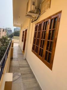 Luxury 2BHK, FullyFurnished home Near Airport Road