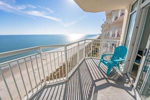 Amazing Bay Watch condo with Nice hot tub & pools