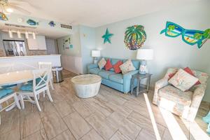 Amazing Bay Watch condo with Nice hot tub & pools