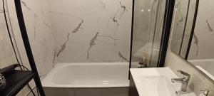 F2 entier 30m2 à Paris Porte dItalie