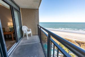 Wonderful Oceanfront Condo with Pools and Hot Tub
