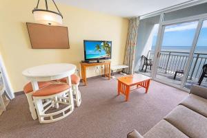 Beach condo w balcony & hot tub