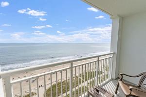 Beach condo w balcony & hot tub