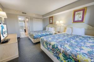 High Floor Direct Oceanfront w Views Heated Pools