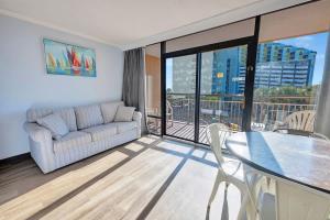 Newly Remodeled Caravelle l Studio, Views w Pools