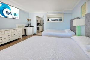 Newly Remodeled Caravelle l Studio, Views w Pools