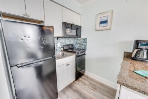 New Caravelle Resort 1BR Fully Remodeled Pools