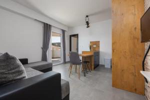 Quiet Bay Getaway Apt Mona 2 4 and 6