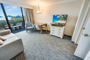 New Oceanfront 1BR - Coral Beach w Heated Pools!