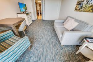 New Oceanfront 1BR - Coral Beach w Heated Pools!