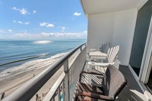 Beautiful Resort Condo by Boardwalk w Nice Pools