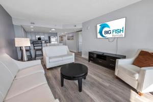 Beautiful Resort Condo by Boardwalk w Nice Pools
