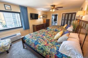 Direct Oceanfront Views 1BR Palms Nice Pools!