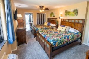 Direct Oceanfront Views 1BR Palms Nice Pools!