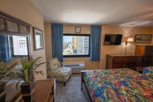 Direct Oceanfront Views 1BR Palms Nice Pools!