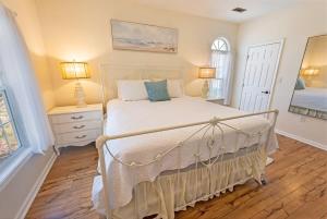 NEW! Large 2BR Savannah Shores PoolPickleball