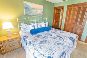 2BR Shipwatch Pointe II,Shore Drive ,Pools, Beach!