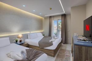 Horizon Pyramids Boutique