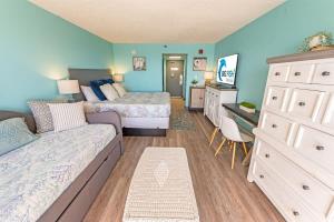 NEW! Direct Oceanfront Studio at Sandcastle South!