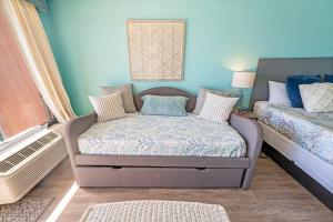 NEW! Direct Oceanfront Studio at Sandcastle South!
