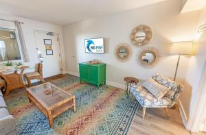 1BR Camelot Resort, Direct Oceanfront Views,Pools!