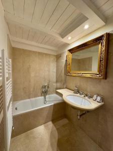 Central Apartment 3 min Station 10 min Duomo