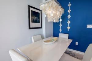 Amazing Beachfront Condo with Nice Hot tub & Pools