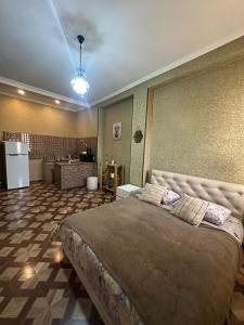 PARADISE ON LADO MESKHISHVILI TURN