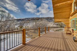 Deck and Pond Views! 2-Acre, Woodsy Rocky Mtn Haven
