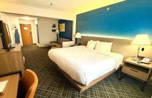 Quality Inn & Suites Wisconsin Dells Downtown - Waterparks Area Newly renovated 2026