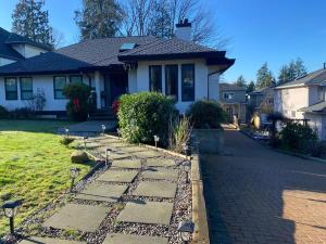 Designer 2-Bedroom Garden-Level Walk-Out Suite