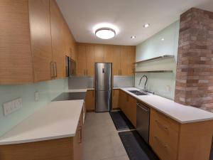 Designer 2-Bedroom Garden-Level Walk-Out Suite