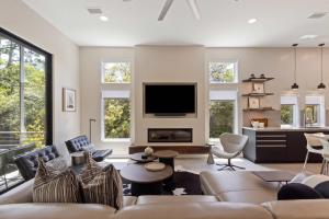 New 30A Retreat Beach Access Hot Tub & Guest Suite