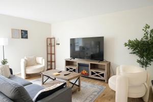 Fast Wi-Fi 1BR Apartment Near Airport