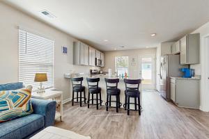 Coastal home near golf courses and close to beach attractions - central AC & WD