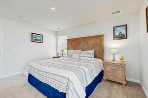 Coastal home near golf courses and close to beach attractions - central AC & WD