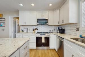 OIB87 Putt & Paddle Paradise