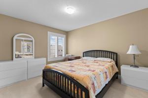 Maple Heights - Stunning Home in West Ottawa