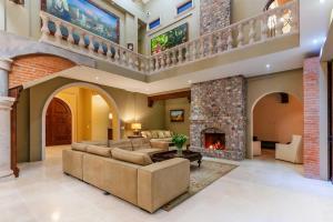 Chateau Cerritos - Luxury Oceanfront Home