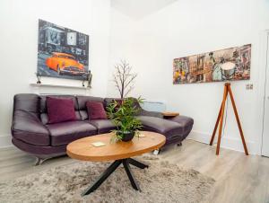 2 Bed Lovely and Spacious Flat in a Fab Location