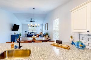 SB40 Family Tides - Sandpiper Bay