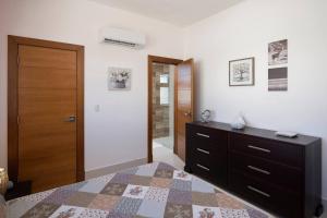 Luxe 3bdrm w private pool by Villa Carmelita