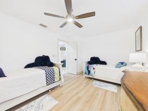 NEW - Villa Rosegarden Oasis, 3 Bedroom Waterfront Pool Villa with Gulf Access