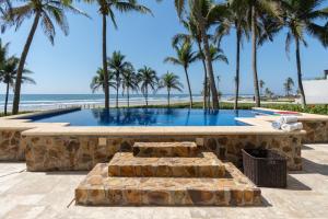 Exclusive Oceanfront Apartment Beach access